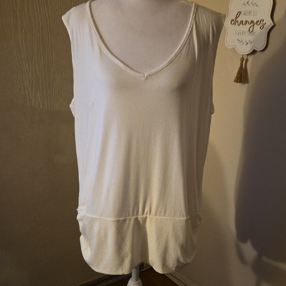 New York & Company Cream V-Neck Tank Top